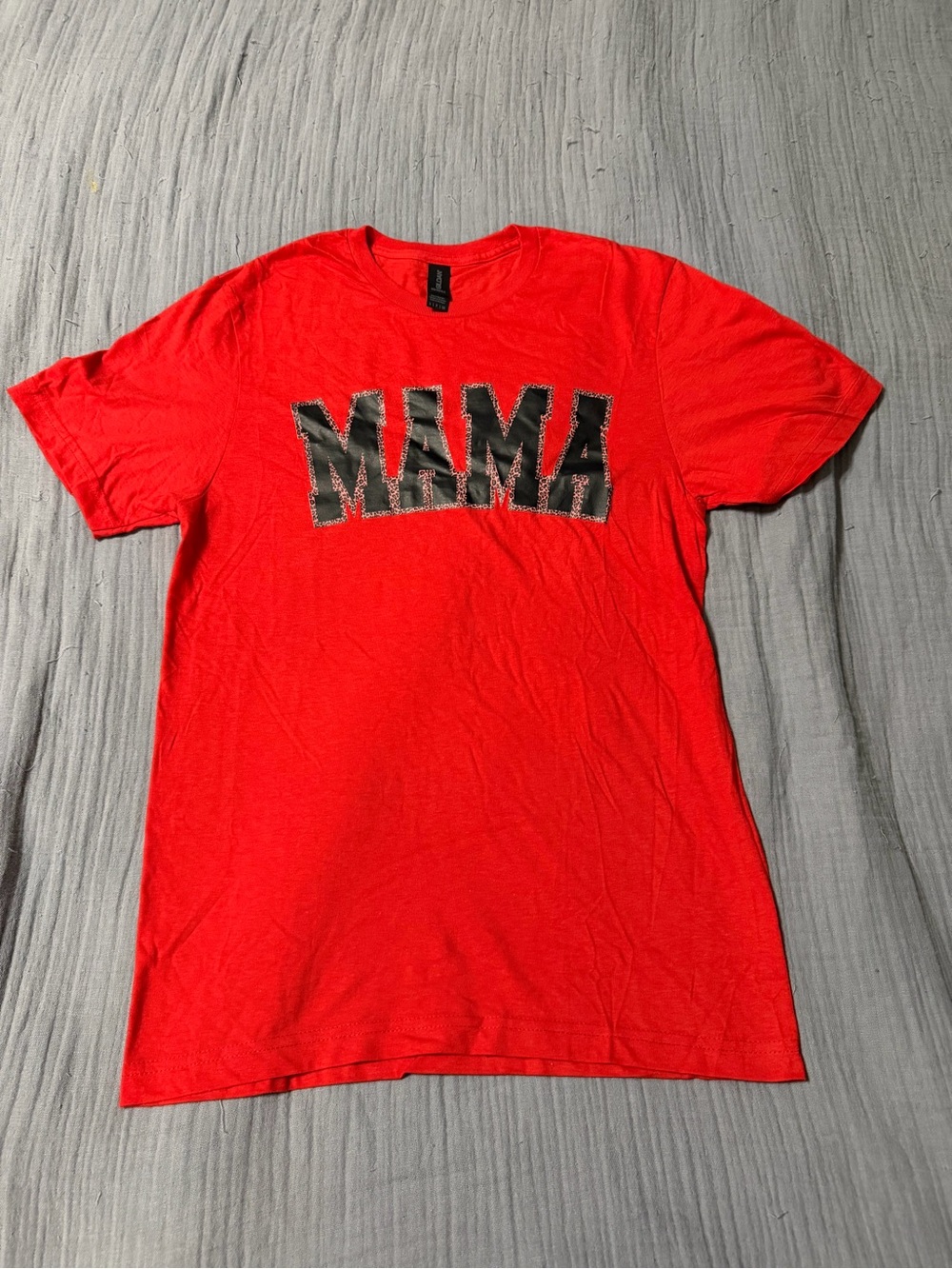 Mama Leopard Print Gildan T-Shirt Size Small